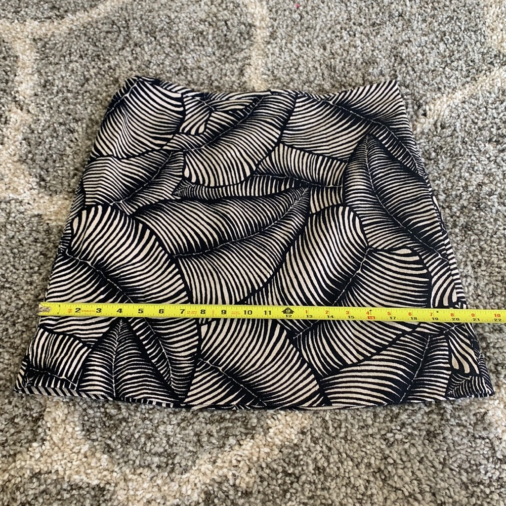 Ann Taylor navy and cream skirt size large - Picture 3 of 5